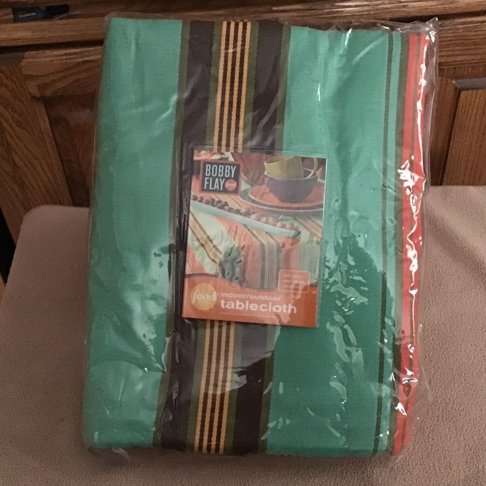NWT Food Network Bobby Flay indoor/outdoor 70” round tablecloth - umbrella style